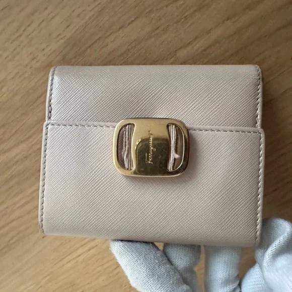 Ferregamo short wallet - Picture 4 of 11